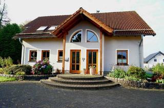 Haus kaufen in Wasserfuhr 17, 51688 Wipperfürth, Großzügiges Ein- bis Zweifamilienhaus im Landhausstil nahe Wipperfürth