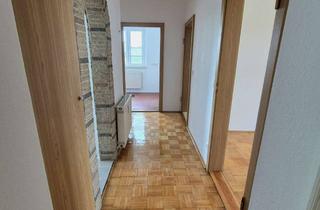 Wohnung kaufen in Rudolf-Breitscheid-Straße 7a, 09355 Gersdorf, Renovierte 3-Zimmer-Wohnung im Herzen von Gersdorf