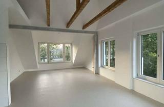 Wohnung mieten in 22605 Othmarschen, Exklusive 2,5-Zimmer-Dachgeschosswohnung mit EBK in Hamburg Othmarschen