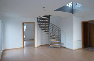 Wohnung mieten in Mörikestraße, 73230 Kirchheim, Lichtdurchfluteter Maisonette-Traum mit Galerie, Balkon & TG-Stellplatz in Kirchheim Teck