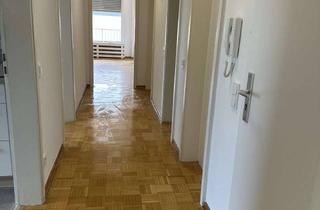 Wohnung mieten in Hubertusweg 32, 57072 Siegen, Attraktive 4-Zimmer-Wohnung mit Balkon, Loggia und Garage in ruhiger Lage