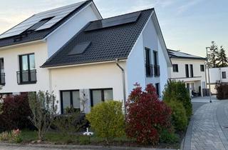 Haus mieten in Auf Dem Bienroth 18, 65817 Eppstein, Moderne DHH in Eppstein: KfW-40-Plus, EBK, PV & Wärmepumpe, Wallbox vorbereitet