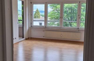 Wohnung kaufen in Nelkenstraße 27, 71384 Weinstadt, Gepflegte 2-Zimmer-Wohnung mit Balkon im 2. OG in Weinstadt