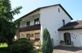 Haus kaufen in 84547 Emmerting, Schönes Zweifamilienhaus mit gepflegtem Garten und zwei Garagen