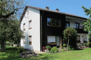 Haus kaufen in 84547 Emmerting, Schönes Zweifamilienhaus mit gepflegtem Garten und zwei Garagen