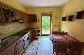 Wohnung mieten in 07819 Triptis, Wohnen mit Komfort: Separates WC, Einbauküche und großer Balkon im Herzen von Triptis!