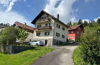 Haus kaufen in 94252 Bayerisch Eisenstein, Bayerisch Eisenstein: Viel Raum für Ideen - Wohnhaus mit Garagen, Werkstatt und Sanierungspotenzial