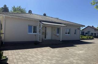 Haus kaufen in 36399 Freiensteinau, Barrierefreier Premium- Bungalow mit 2 Garagen und Carport