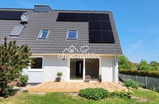 Doppelhaushälfte kaufen in 24217 Schönberg, Moderne DHH in Ostseenähe mit Wärmepumpe, PV & Fußbodenheizung - Kernsaniert