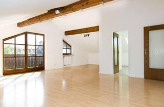 Wohnung kaufen in Kolbermoorer Straße, 83109 Großkarolinenfeld, Lichtdurchflutete Dachgeschosswohnung mit Alpenblick, Südwestbalkon und Garage