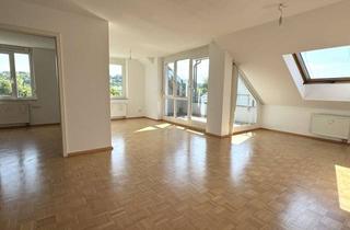 Wohnung kaufen in 71272 Renningen, Wohnkomfort mit Flair – Stilvolle 3-Zimmer-Dachgeschosswohnung in Renningen-Malmsheim!