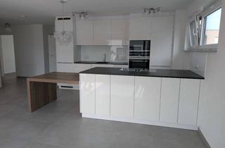 Wohnung kaufen in Im Feldblick 10, 71336 Waiblingen, Geschmackvolle, neuwertige 4-Raum-DG-Wohnung mit geh. Innenausstattung mit Balkon und EBK