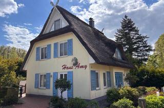 Haus kaufen in 18551 Glowe, Reetgedecktes Ferienhaus für 10 Personen in Glowe auf Rügen