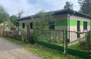 Haus kaufen in 66999 Hinterweidenthal, Hinterweidenthal - Energiesparender Bungalow mit PV Anlage und Nebengebäude, 105 qm