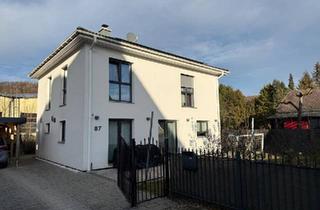 Villa kaufen in 91217 Hersbruck, Hersbruck - Traumhafte Stadtvilla mit Garten & nachhaltiger Energie in zweite