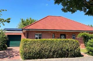 Haus kaufen in 25524 Itzehoe, Itzehoe - Winkelbungalow mit Erdwärme, PV auf Garage & überdachte Terrasse