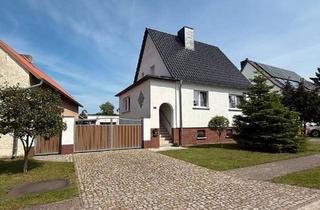 Einfamilienhaus kaufen in 39638 Gardelegen, Gardelegen - Charmantes Einfamilienhaus mit idyllischem Garten und Garagen