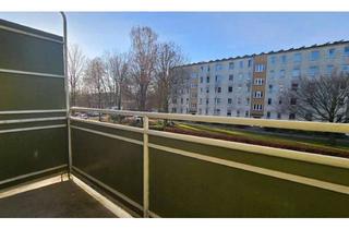 Wohnung kaufen in 18435 Knieper West, Tolle 3 Zimmer Wohnung mit Balkon, unrenoviert, leer, gute Energieklasse, Kapitalanlage/Eigennutzung