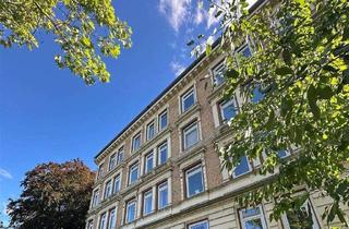 Wohnung kaufen in 20257 Eimsbüttel, charmante 2-Zi.-Altbau-Whg., 3. OG, Eimsbütteler Marktplatz, Fenster neu mit erhöhtem Schallschutz