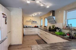 Haus kaufen in 72213 Altensteig, Großzügiges Haus mit 1.700 m² Grundstück, 2 Wohneinheiten und 7 Zimmern