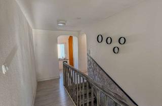 Einfamilienhaus kaufen in 72379 Hechingen, Charmantes Einfamilienhaus mit zwei Scheunen – Platz für Familie, Hobby und Ideen