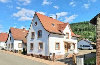 Einfamilienhaus kaufen in 76848 Spirkelbach, Modernisiertes Einfamilienhaus - neues Dach - PV-Anlage - 2 Garagen - Hof und Garten!