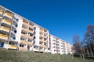 Wohnung mieten in Otto-Riedel-Str. 20, 08606 Oelsnitz, Geräumige Dreiraumwohnung im Erdgeschoss mit Balkon