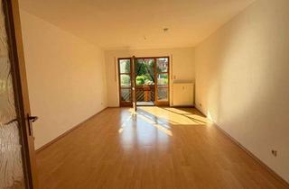 Wohnung mieten in Kirchsteig 38, 95679 Waldershof, Alltagstaugliche 3-Zimmer-Wohnung mit Balkon in Waldershof