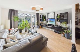 Reihenhaus kaufen in 65239 Hochheim, 5-Zimmer-Reihenhaus mit Südgarten, PV & Wallbox - parken Sie Ihre beiden Autos bequem vor dem Haus!
