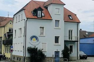 Wohnung kaufen in Leonhard-Bankel-Platz, 91413 Neustadt, Teilrenovierte 5 Zimmer Whg mit Balkon im Zentrum von Neustadt