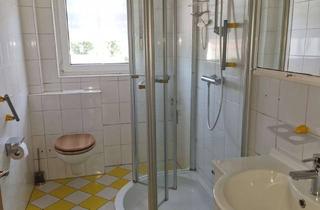 Wohnung kaufen in Bahnhofstraße 30b, 04668 Parthenstein, Dreiraumwohnung mit Garten und Garage zum Selbstgestalten