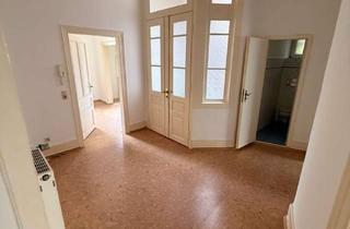 Wohnung kaufen in Koselstraße 39, 60318 Nordend-West, 4 Zimmer Altbauwohnung, 105m² mit hohen Decken im 1. OG, Wintergarten und Tageslicht