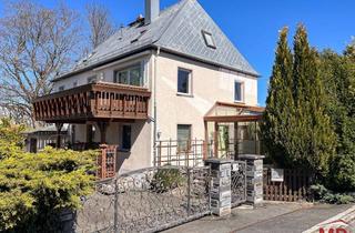 Haus kaufen in 09399 Niederwürschnitz, Charmantes Wohnhaus mit großem Wintergarten und Balkon