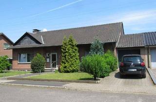 Einfamilienhaus kaufen in 46446 Emmerich, EBENERDIG UND BEZAHLBAR Freistehendes Einfamilienhaus mit Teilkeller und Garage