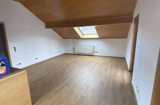 Wohnung mieten in Michelgrube, 35080 Bad Endbach, 3-Zimmer-Dachgeschosswohnung in Hartenrod – 88 m² mit Balkon