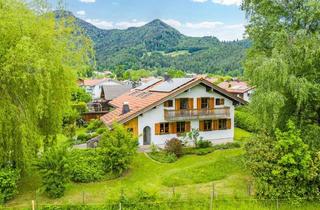 Haus kaufen in 83250 Marquartstein, Malerische Idylle:Bezauberndes Ferien- / Familiendomizil mit Bergblick und Traumgarten