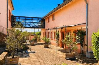 Anlageobjekt in 76835 Burrweiler, Historisches Anwesen mit vielfältiger Nutzung und zusätzlichem Bauplatz für ein Mehrfamilienhaus