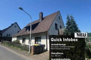 Haus kaufen in Höhenweg, 58840 Plettenberg, Plettenberg - Freistehendes Ein- bzw. Zweifamilienhaus mit Einliegerwohnung auf einem großzügigen Grundstück mit traumhaftem Blick in begehrter und kinderfreundlic