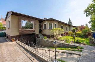 Doppelhaushälfte kaufen in 15366 Neuenhagen, Neuenhagen bei Berlin - Doppelhaushälfte im Bungalowstil mit Pool, Sauna und ausgebautem Keller - 153 m² Gesamtfläche