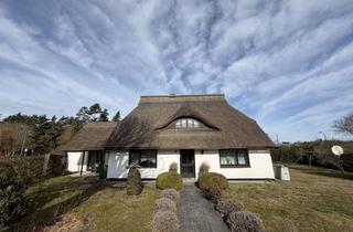 Haus kaufen in Rosengang, 18375 Born, Historisches Darßhaus unter Reet mit Eigentümerwohnung, 3 Ferienwohnungen und großem Grundstück!!