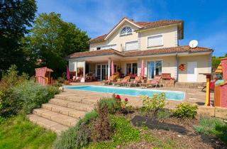 Villa kaufen in 42799 Leichlingen, Effizienzklasse A: Mediterrane Mehrgenerationenvilla mit Pool