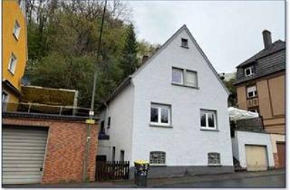 Einfamilienhaus kaufen in 58644 Iserlohn, Vermietetes Einfamilienhaus mit Garage und großem Garten in Iserlohn