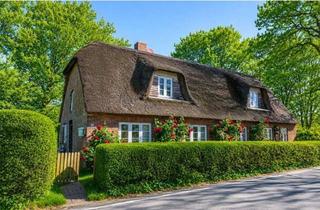 Haus kaufen in Nordermitteldeich 24, 25849 Pellworm, Inselidylle mit Reetdach und Rosen