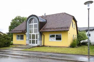 Haus kaufen in 74869 Schwarzach, Viel Raum für Visionen – ehemaliges Bürohaus mit Potenzial zum exklusiven Wohnen.