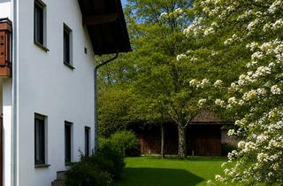 Haus kaufen in 94513 Schönberg, Großzügiges Familienhaus mit Traumgarten, PV-Anlage und Fernblick in Schönberg