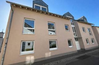 Wohnung kaufen in Benediktinerstraße 12, 54292 Trier, Wunderschöne Wohnung im Maarviertel (3ZKB, Gäste-WC, Balkon), Carport