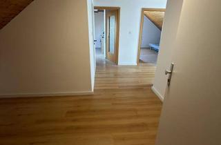 Wohnung mieten in Fliederweg, 95339 Neuenmarkt, Stillvoll renoviert : 2-Zimmer-Wohnung im Dachgeschoss