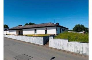 Haus kaufen in 56355 Nastätten, Nastätten - Dank Ihres Gewerbes dürfen Sie diesen riesigen entkerten Winkelbungalow eigenständig optimieren!