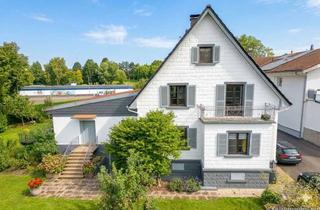 Haus kaufen in 74934 Reichartshausen, Reichartshausen: Großzügiges Ein-Zweifamilienhaus in Ortsrandnähe