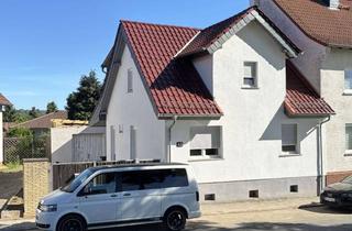 Haus mieten in Berstädter Straße 42, 61200 Wölfersheim, Viel Platz in Wölfersheim: Geräumiges Haus mit acht Zimmern und Hoffläche